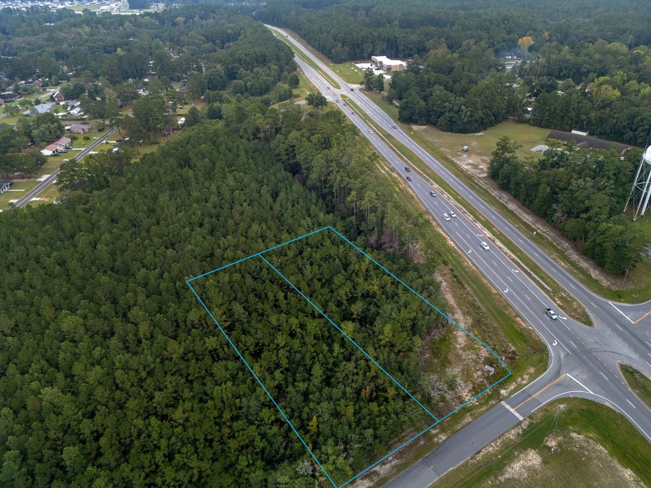 Aerial view looking south along GA Hwy 21 Bypass, with the approx. 2.22 acre site outlined on the left and W First Street Extension crossing in the foreground