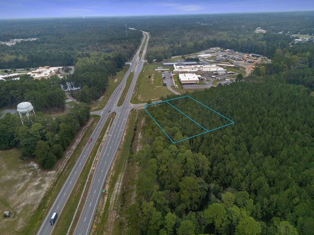 Aerial view looking north along GA Hwy 21 Bypass, with the approx. 2.22 acre site outlined on the right and the W First Street Extension intersection beyond it